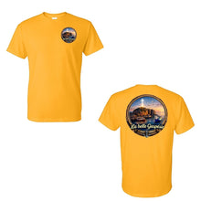 Charger l'image dans la galerie, T-shirt Impressions Gaspésie jaune avec motif La belle Gaspésie sur la poitrine et grand imprimé au dos