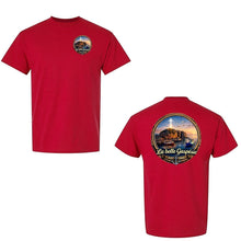Charger l'image dans la galerie, T-shirt rouge Impressions Gaspésie unisexe avec logo sur la poitrine et illustration de la Gaspésie au dos