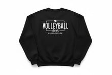 Charger l'image dans la galerie, Crewneck noir Impressions Gaspésie avec inscription blanche Volleyball Mom au dos, coupe unisexe confortable.
