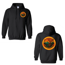 Charger l'image dans la galerie, Hoodie noir unisexe Impressions Gaspésie avec logo chevreuil sur la poitrine et grand motif au dos

